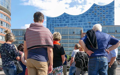 Visitors on a guided tour in front of the Elbphilharmonie in Hamburg.