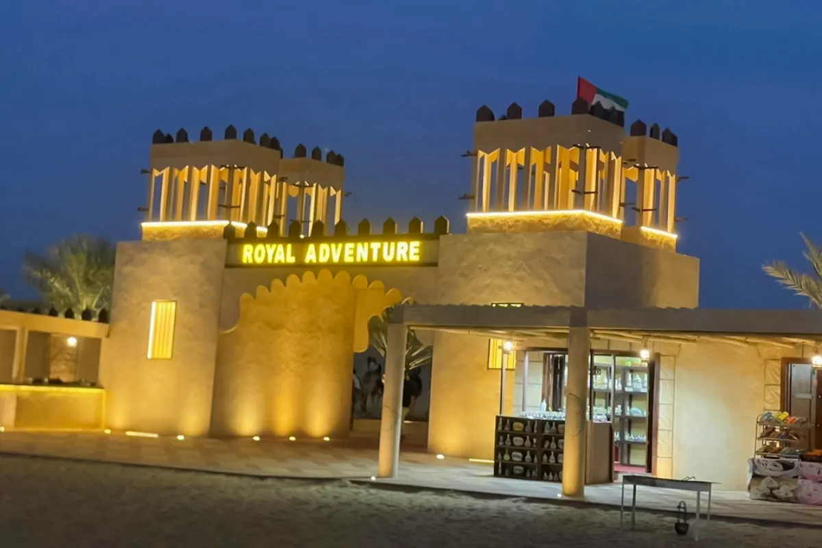 safári no deserto de dubai com passeio em 4x4 nas dunas, jantar com bufê de churrasco e shows ao vivo-1