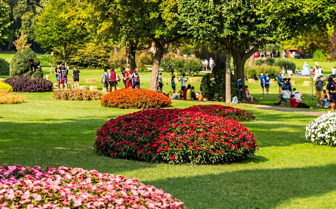 Roses and visitors in Parco Giardino Sigurtà garden, Italy.