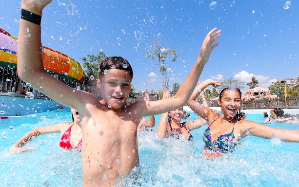 Children playing in the water at Aquasplash Antibes, enjoying a sunny day.