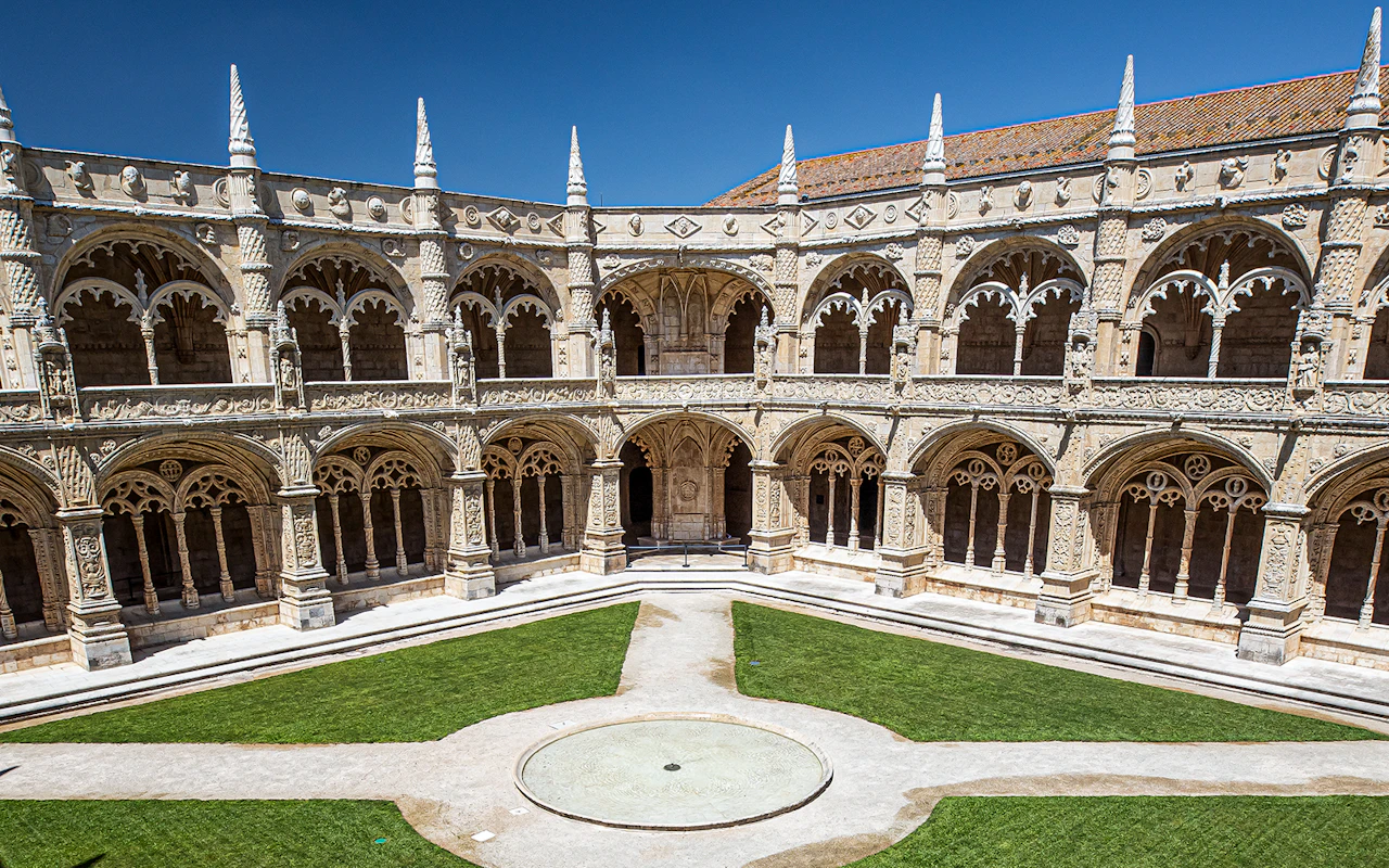 Combo : Billets pour un Fado dans le quartier de Chiado + Monastère des Hiéronymites + Tour de Belém — 8