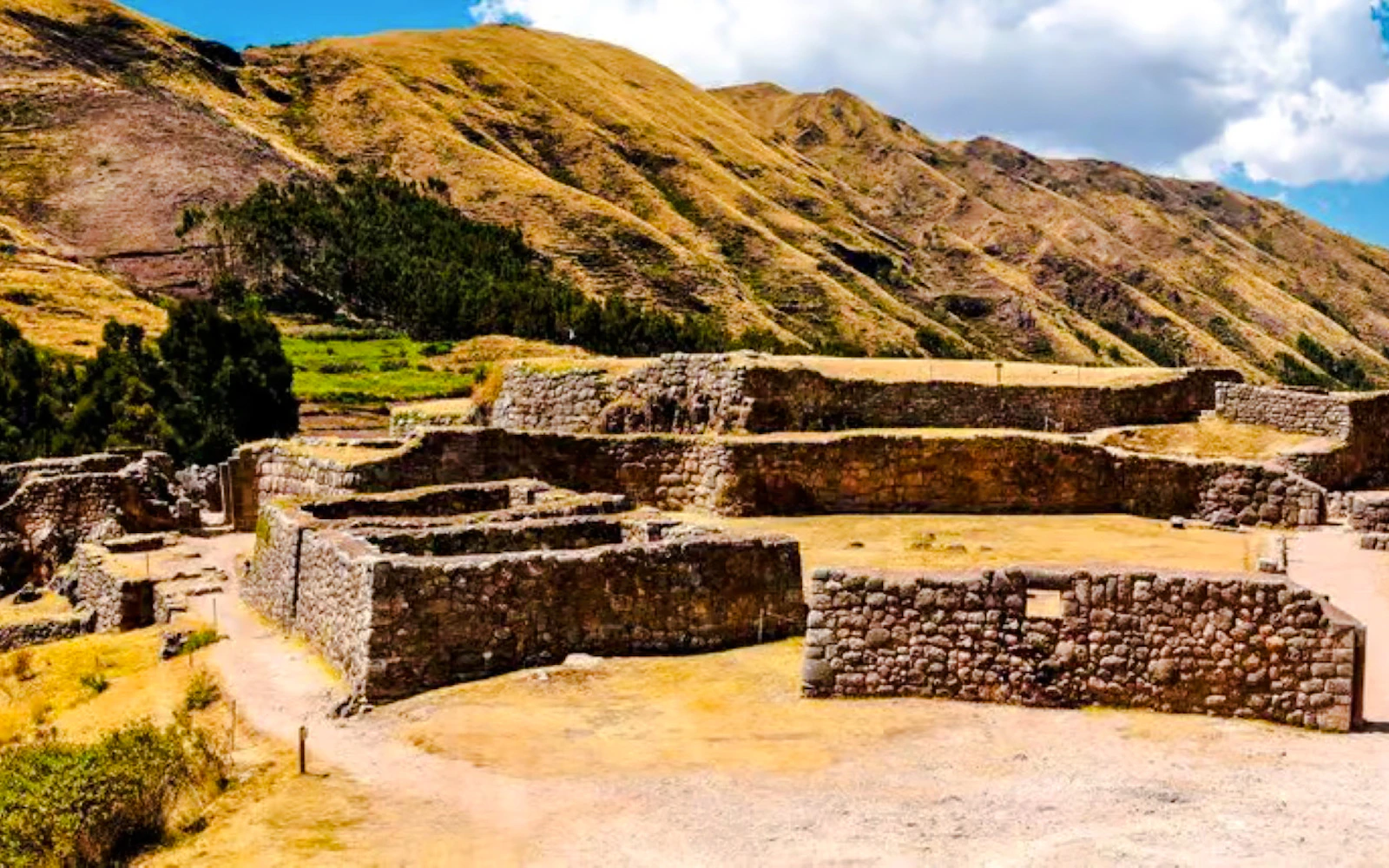 Cusco: Panoramic Open-Top Bus Tour to Sacsayhuamán, Puka Pukara & Cristo Blanco