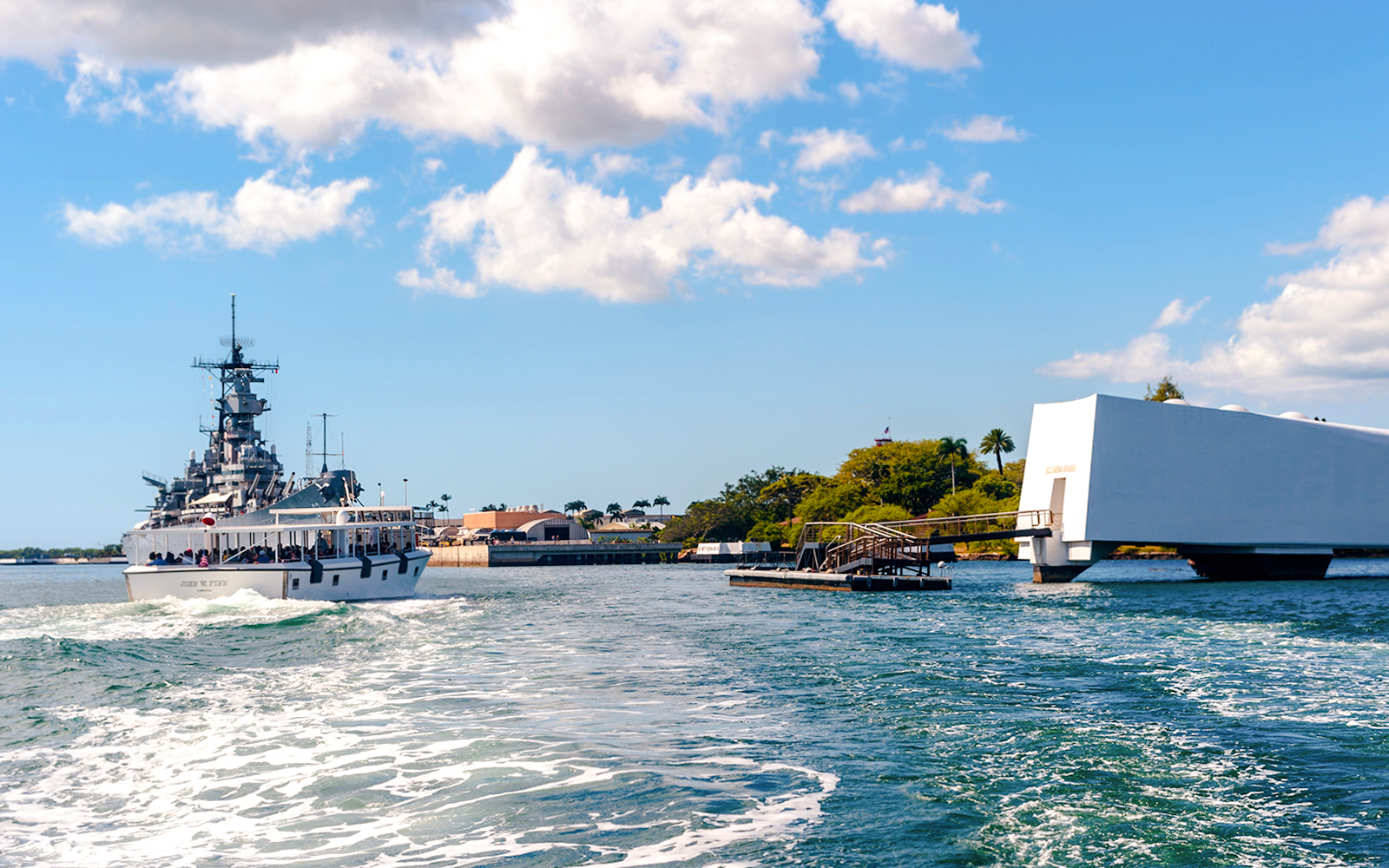 USS Arizona Memorial and USS Missouri at Pearl Harbor, Honolulu, Hawaii.