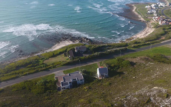 Cape Agulhas Private Day Tour from Cape Town with Parrie the Stingray and Waenhuiskrans Cave