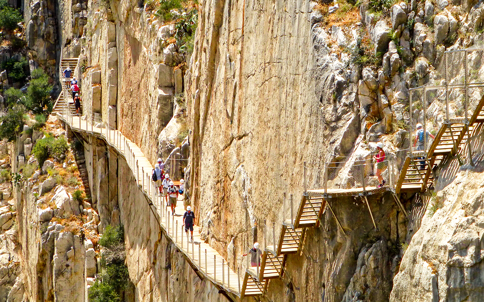 https://cdn-imgix.headout.com/media/images/7b4a0f0ca80341204a63c556ccf16d37-27322---Malaga---Caminito-del-Rey-Hike-Entry-Ticket---16.jpg