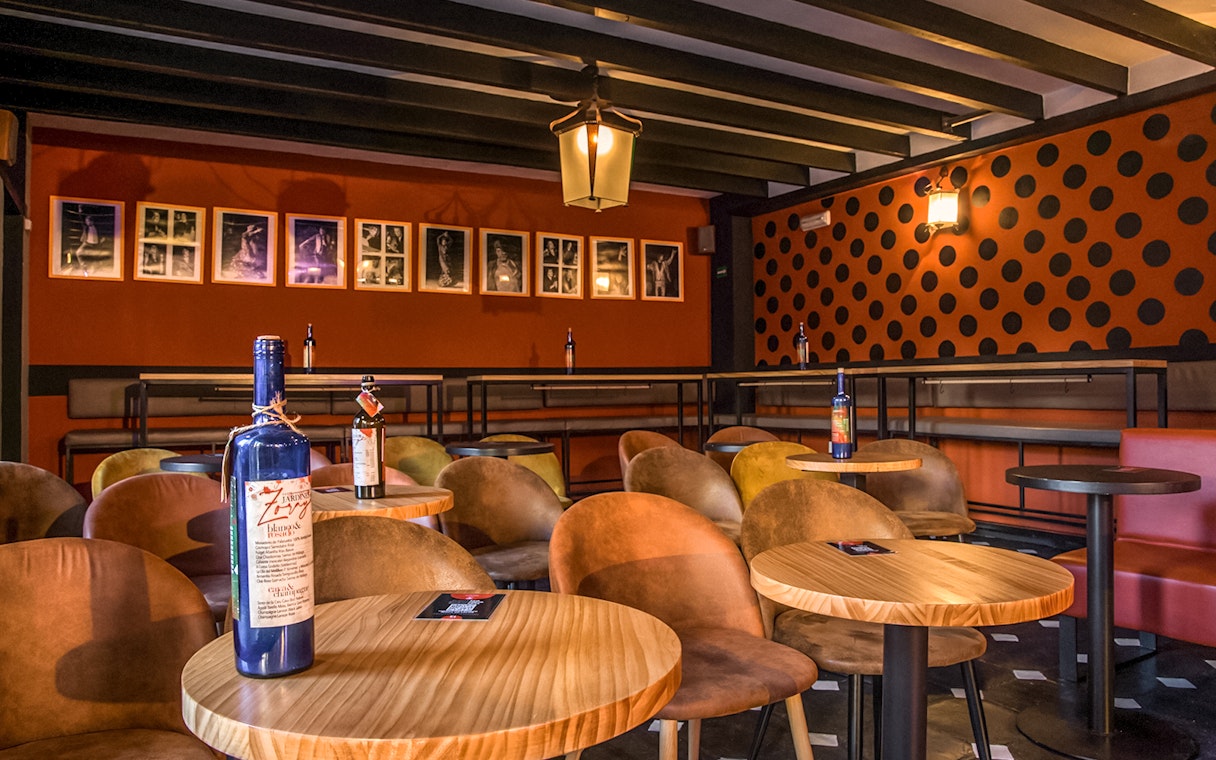 Flamenco show seating area at Tablao flamenco Jardines de Zoraya, Granada.