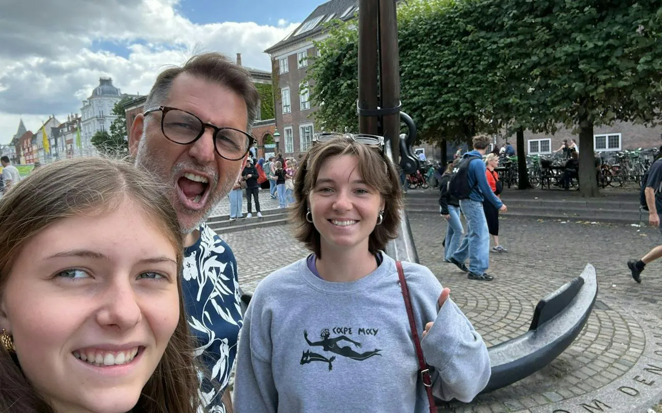 Visitors enjoying the Copenhagen Murder Mystery self-guided city exploration game near an anchor landmark.