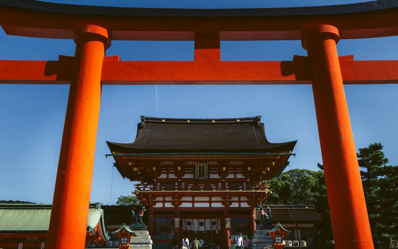 Kyoto Guided Tour: Fushimi Inari Shrine and teamLab Bio-Vortex Museum with Admission Ticket
