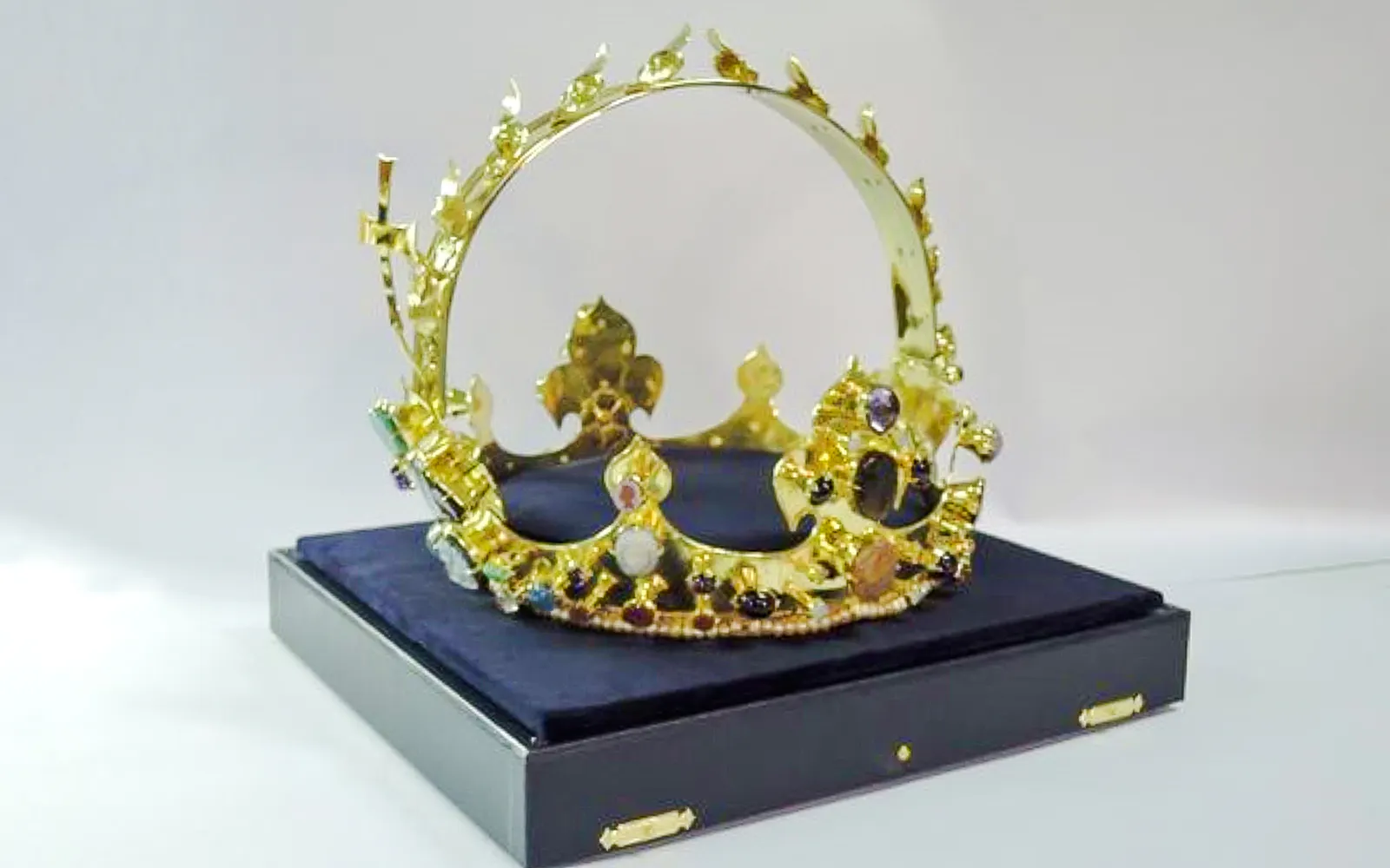 Crown exhibit at Minorite monastery of St James, Prague.