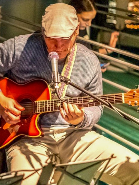 Musician playing guitar during Budapest Candlelit Dinner Cruise.