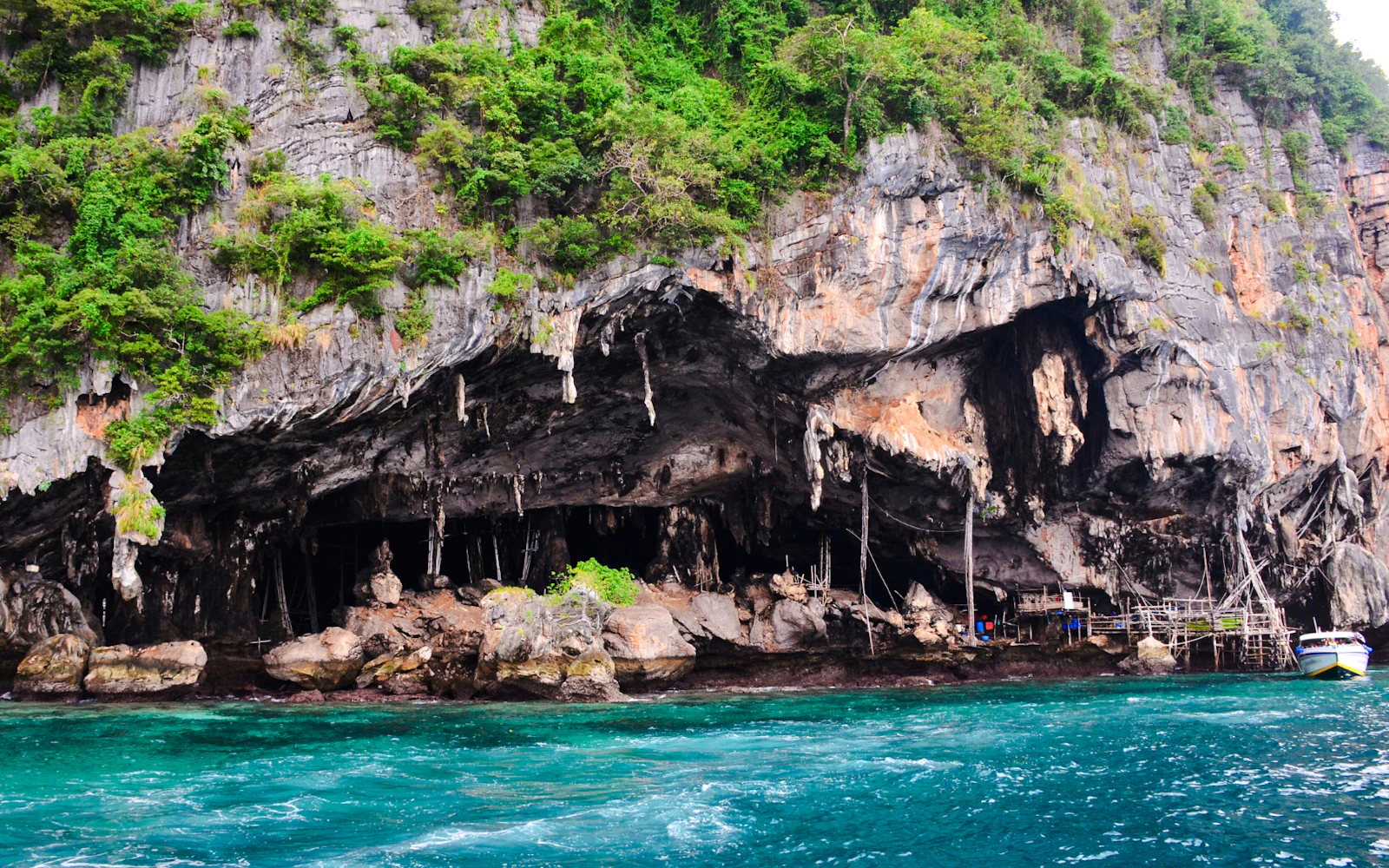 From Phuket: Phi Phi Islands and James Bond Island Combo Speedboat Tour with Lunch and Snorkeling (Product 56587)