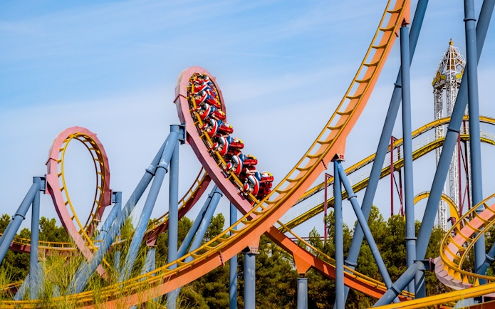 Superman: La Atracción de Acero roller coaster loop at Parque Warner Madrid.
