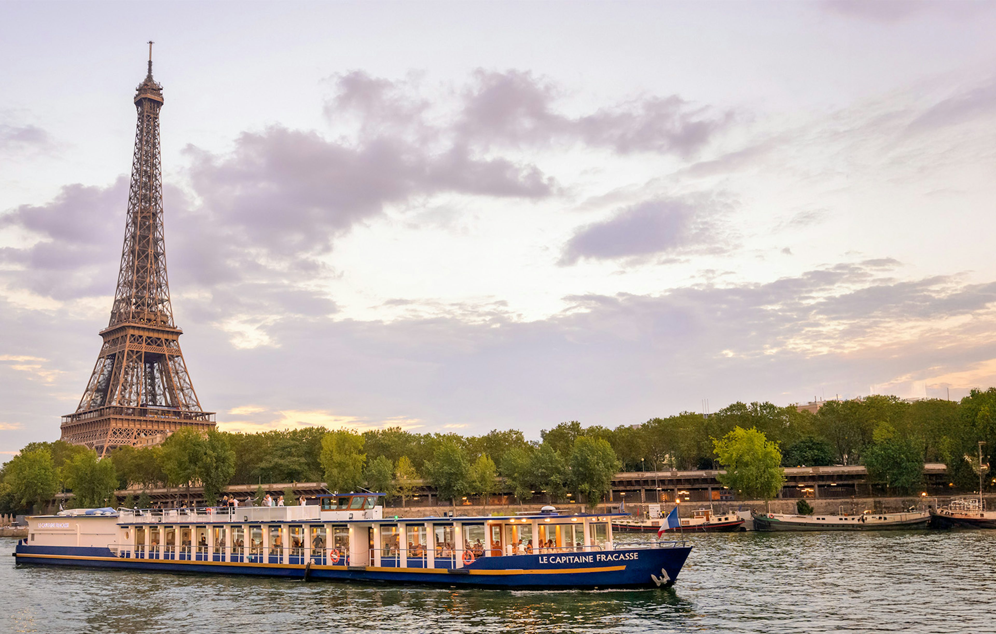 Seine River dinner cruise boat with Eiffel Tower view, Paris, Capitaine Fracasse tour.