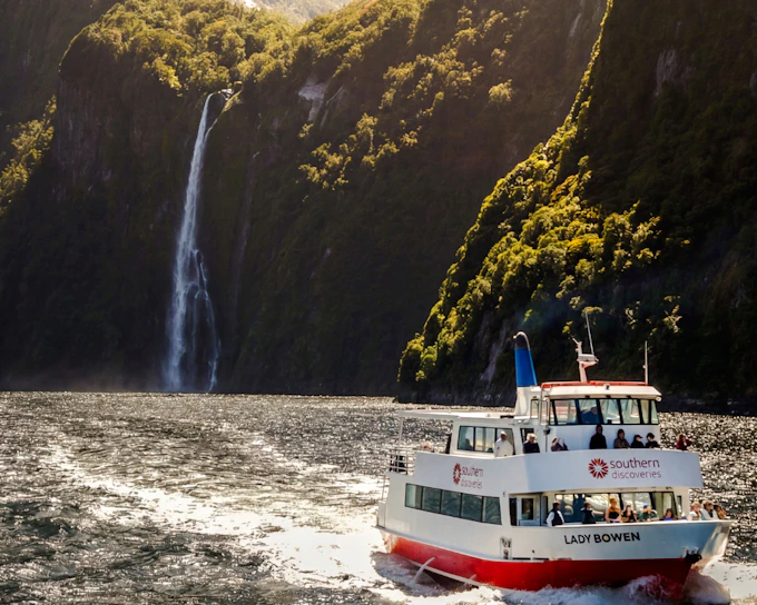 From Queenstown: Milford Sound Discover More Cruise Day Trip with Small-Group Transfers and Lunch (Product 56753)