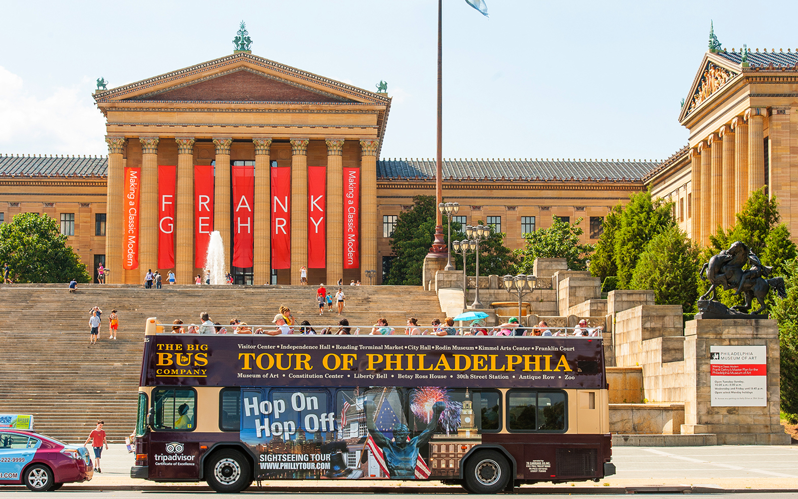 Visite de Philadelphie en bus à impériale, avec passage devant les monuments historiques et le paysage urbain.