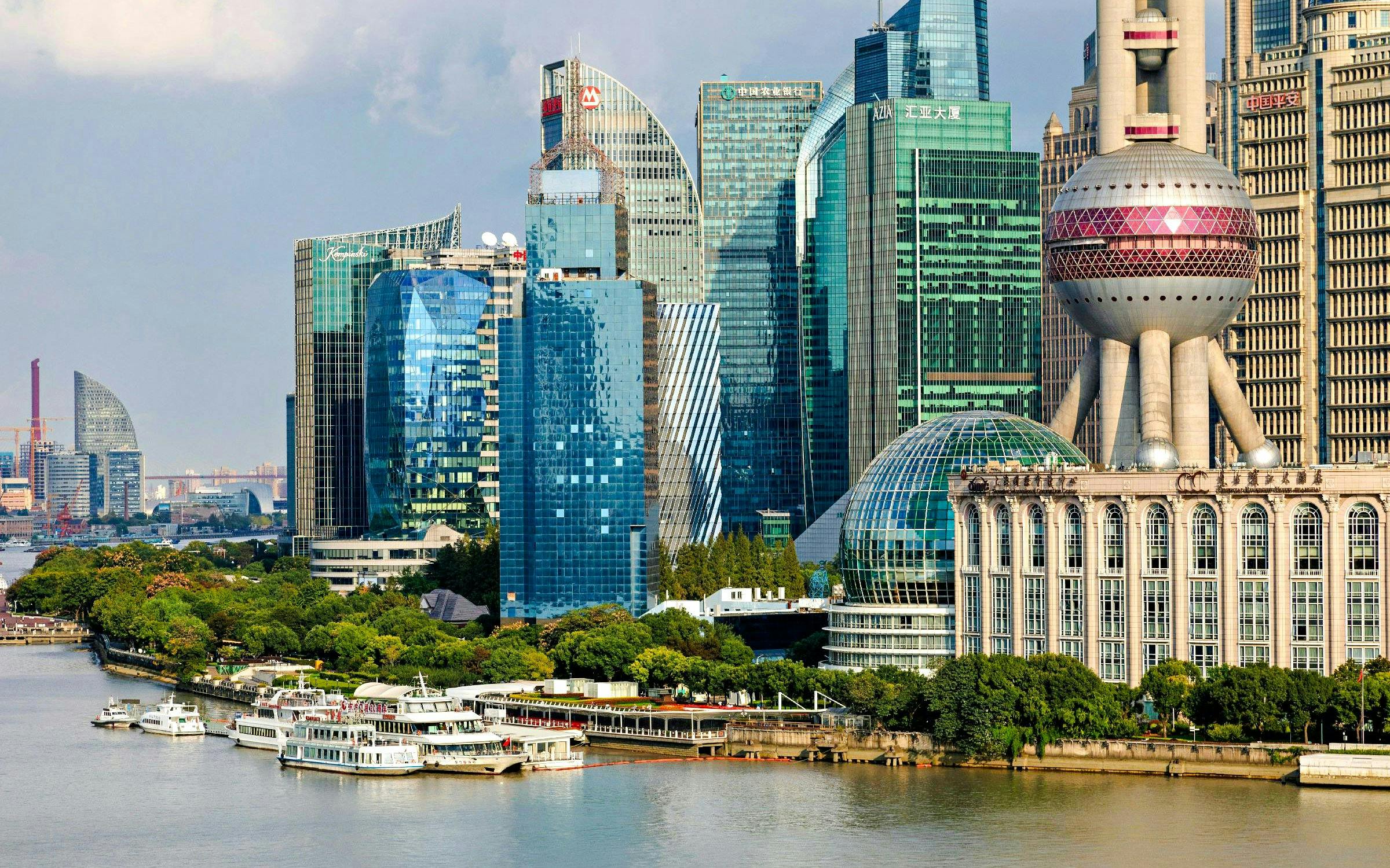 Shanghai skyline with Oriental Pearl TV Tower and Huangpu River.
