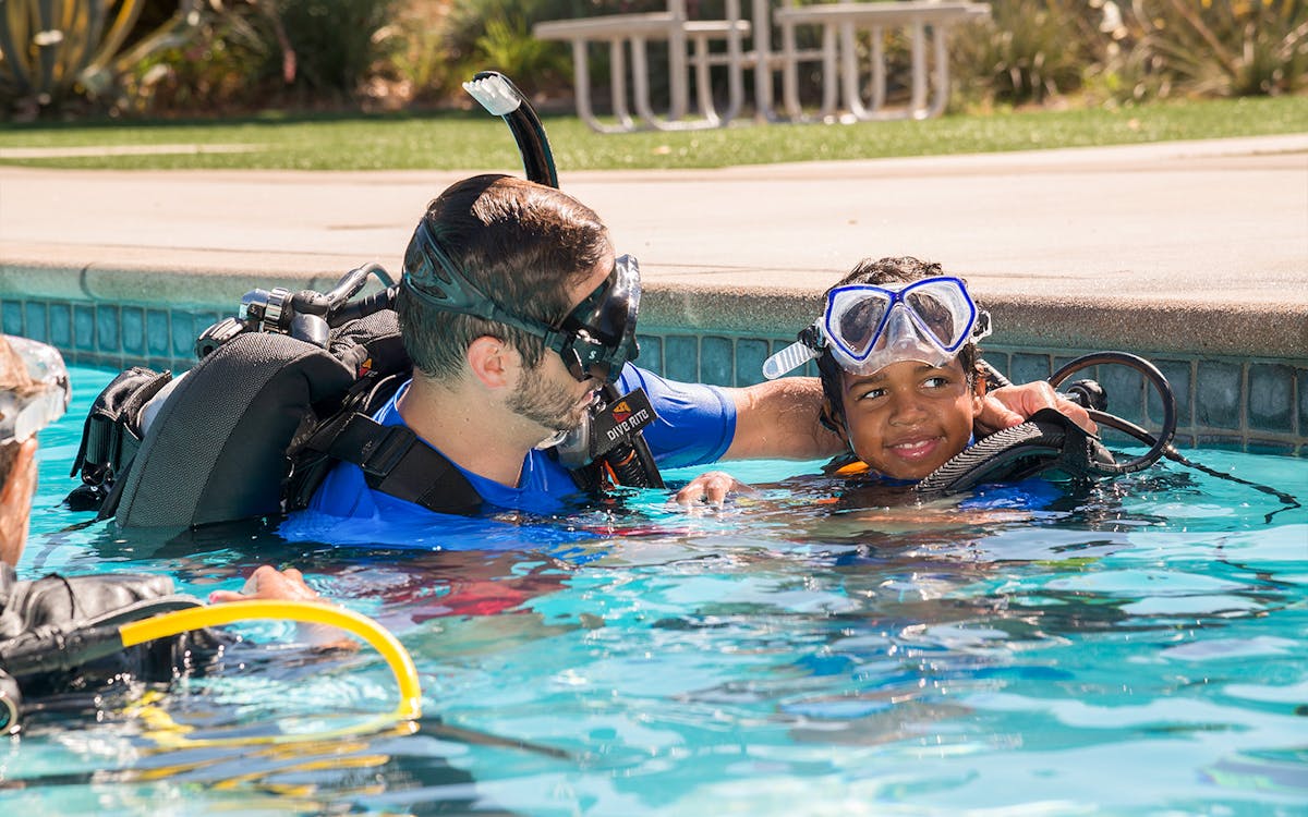 padi discover scuba diving at palm jumeirah dubai-6 padi discover scuba diving at palm jumeirah dubai-6