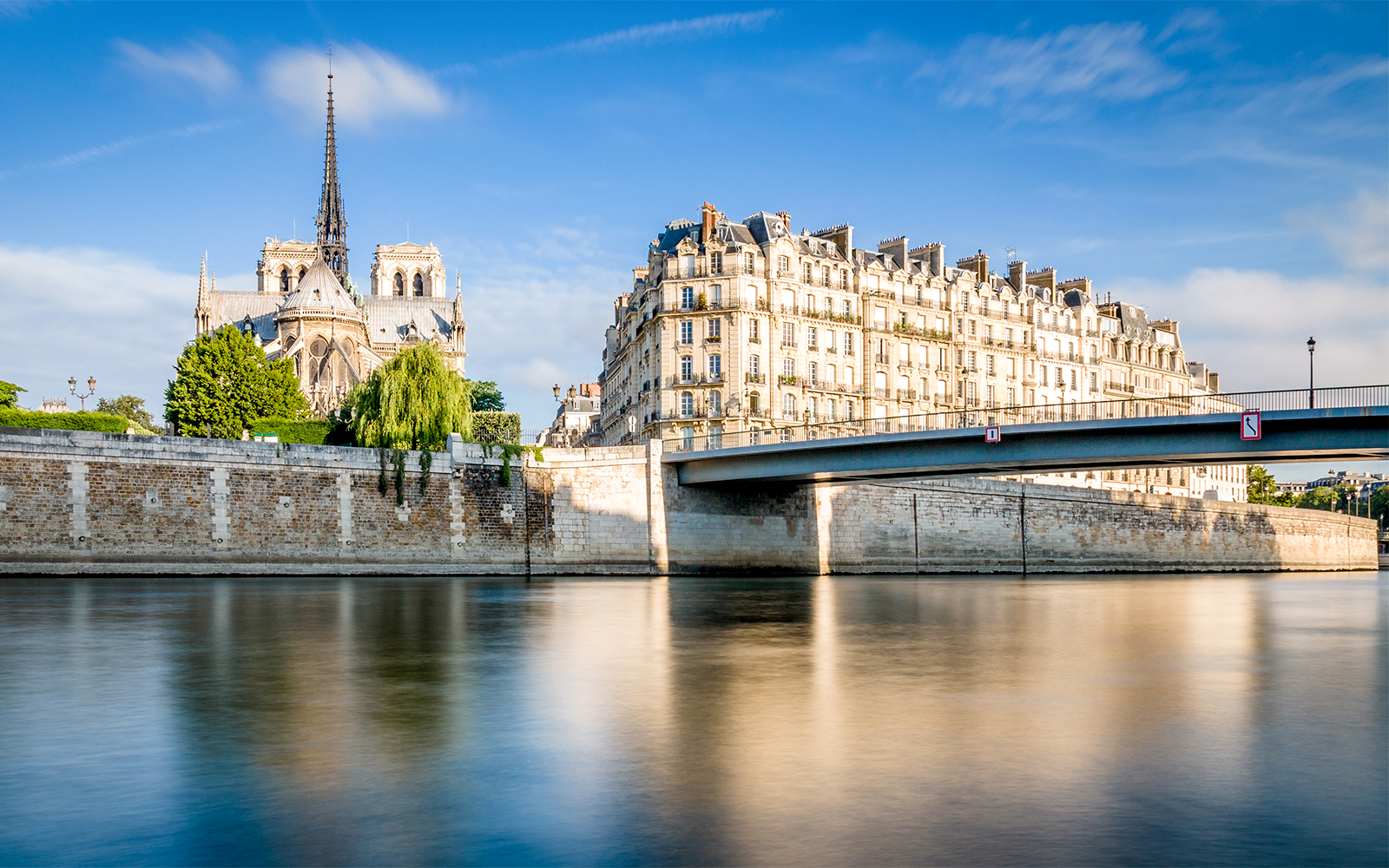 Pont Saint-Louis bridge connecting Ile de la Cité with Ile Saint-Louis in Paris.