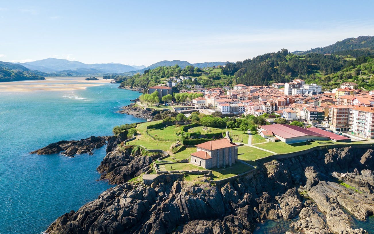 biscay bridge, gaztelugatxe and txakoli wine tasting in small group from bilbao-3