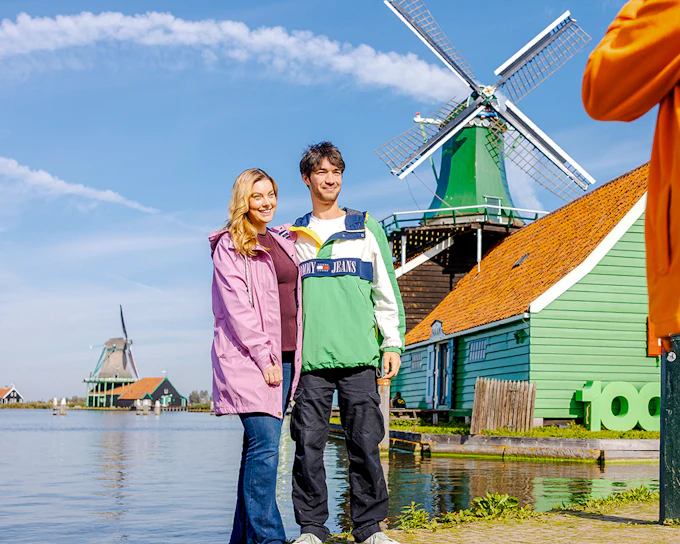 From Amsterdam: Zaanse Schans and Volendam Guided Tour