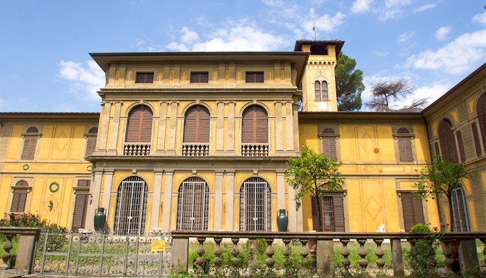 Tourists enjoying the Florence Hop-on Hop-off tours with a stop at the unique Museo Stibbert, Italy