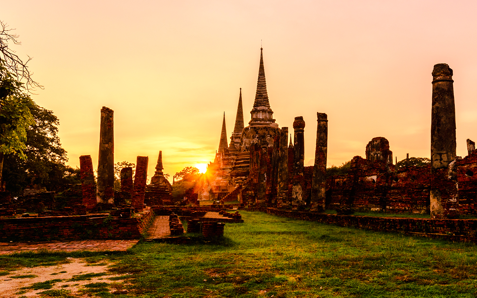 Wat Phra Sri Sanphet ruins at sunset in Ayutthaya Historic Park, Thailand.