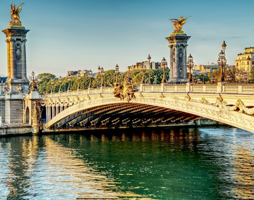 emily in paris luoghi parigi