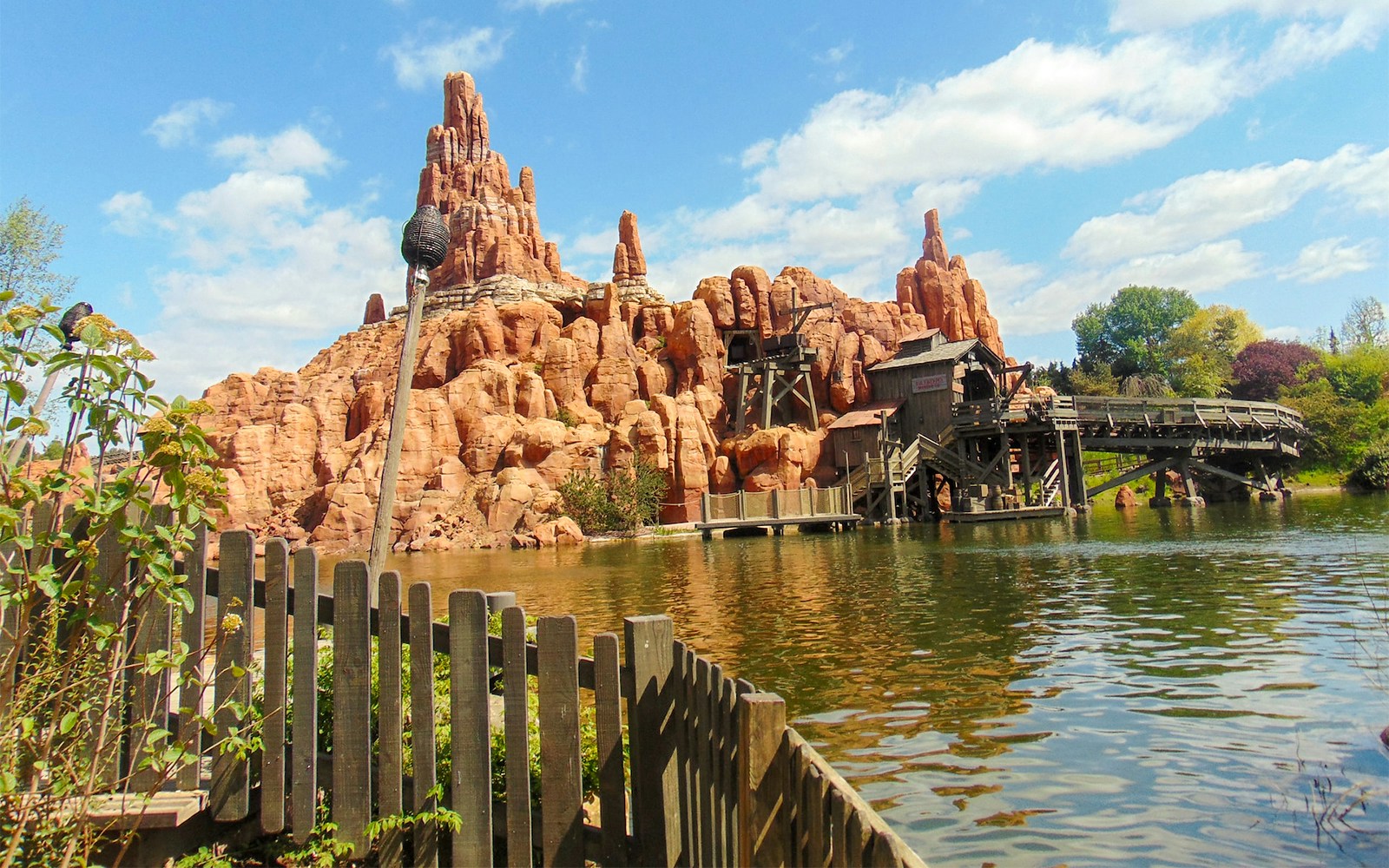 Atracción de Disneyland París, la montaña del Gran Trueno/Big Thunder Mountain