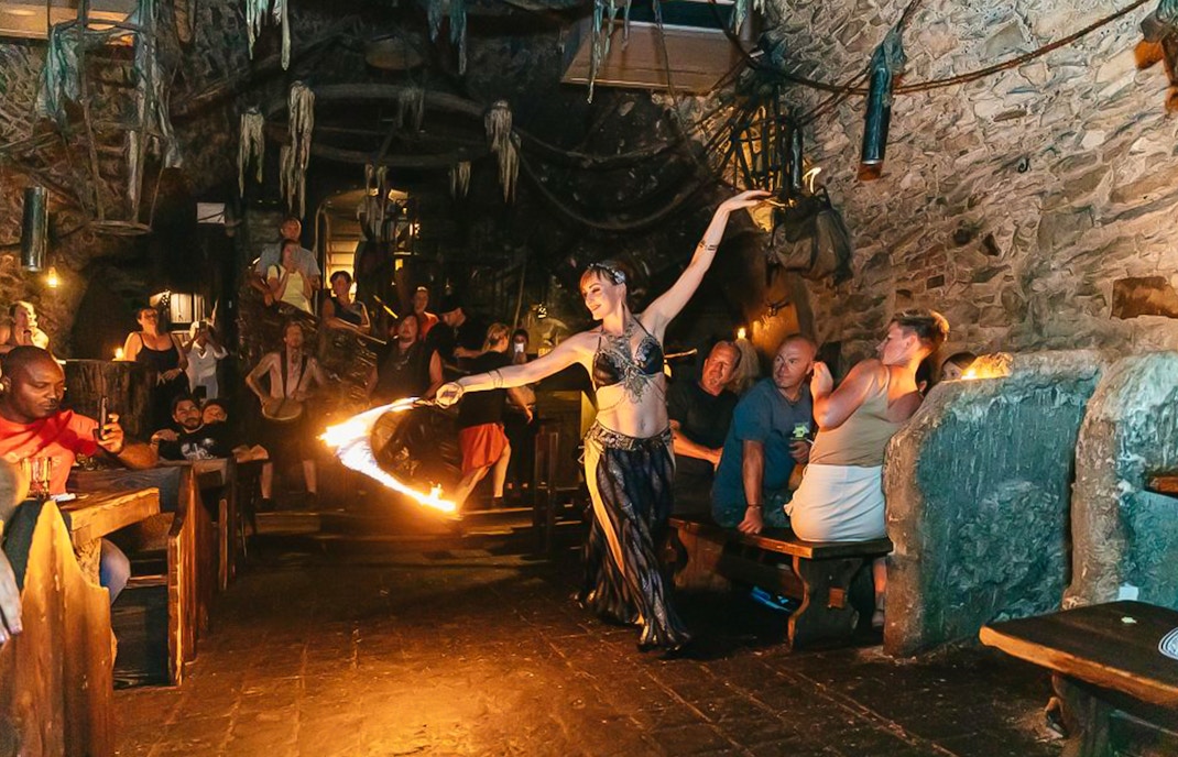 Prague: Medieval Dinner with Show & Unlimited Drinks