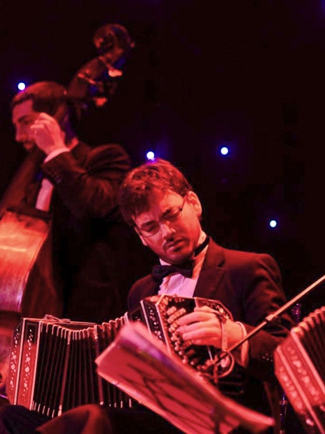 Musicians performing tango at El Viejo Almacén with bandoneons and double bass.