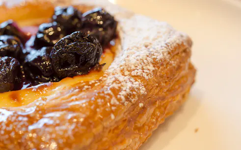 tur culinar pietonal prin cartierul latin din paris și pe rue mouffetard, cu degustări și clătite-1