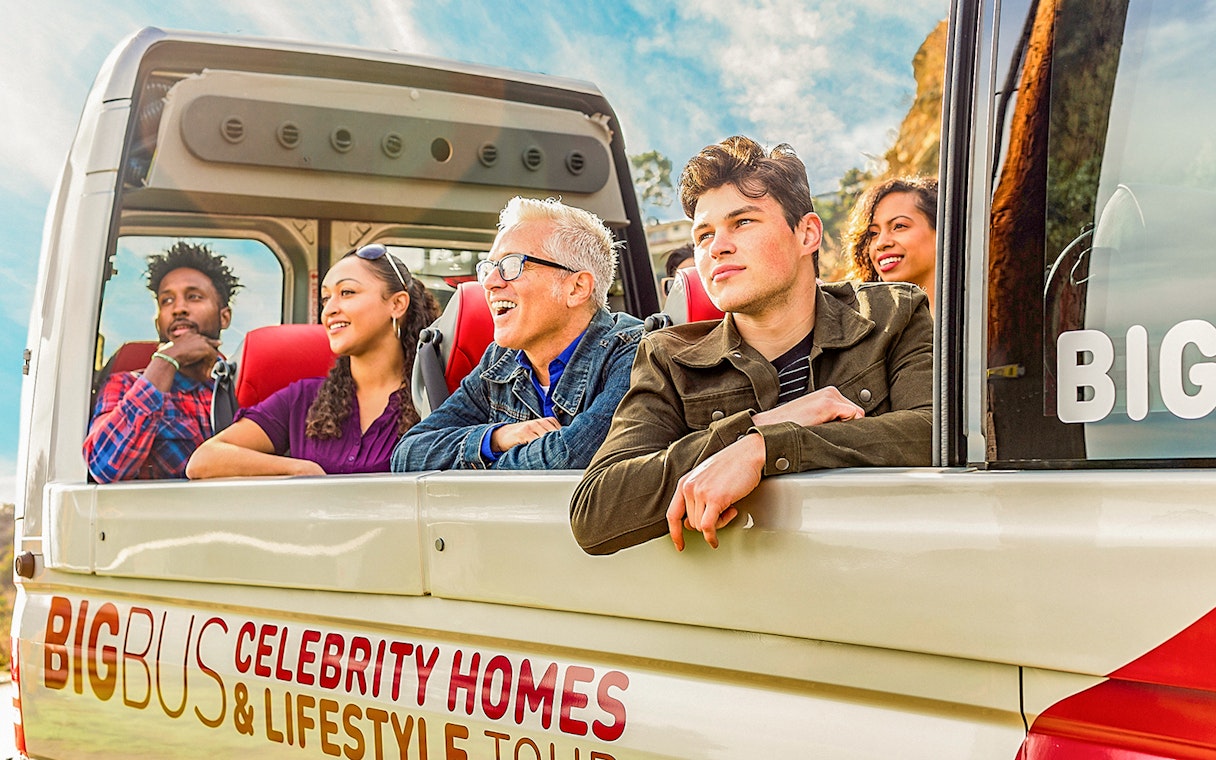 Participants enjoying a Celebrity Homes Bus Tour in Los Angeles.