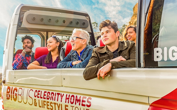 Participants enjoying a Celebrity Homes Bus Tour in Los Angeles.