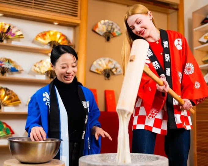 Kyoto Traditional Mochi Pounding Experience with Tasting