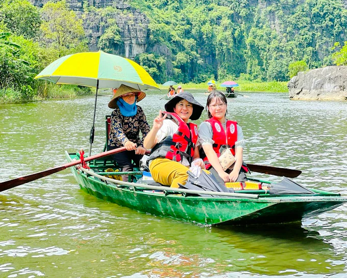 From Hanoi: Ninh Binh Small-Group Day Trip to Hoa Lu, Tam Coc or Trang An, and Mua Cave