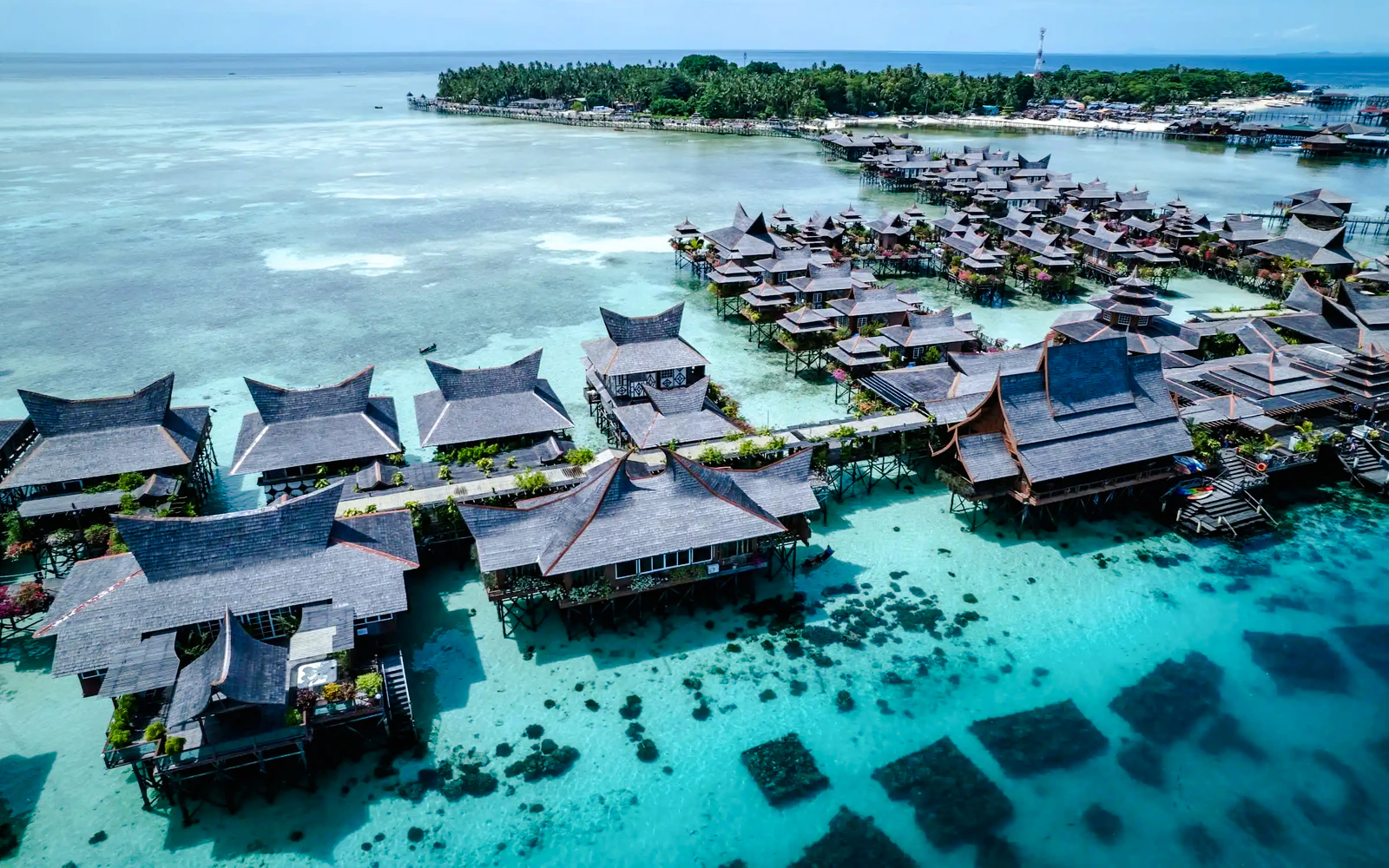 From Semporna: Mabul and Kapalai Islands Snorkeling or Diving with Lunch (Product 53694)