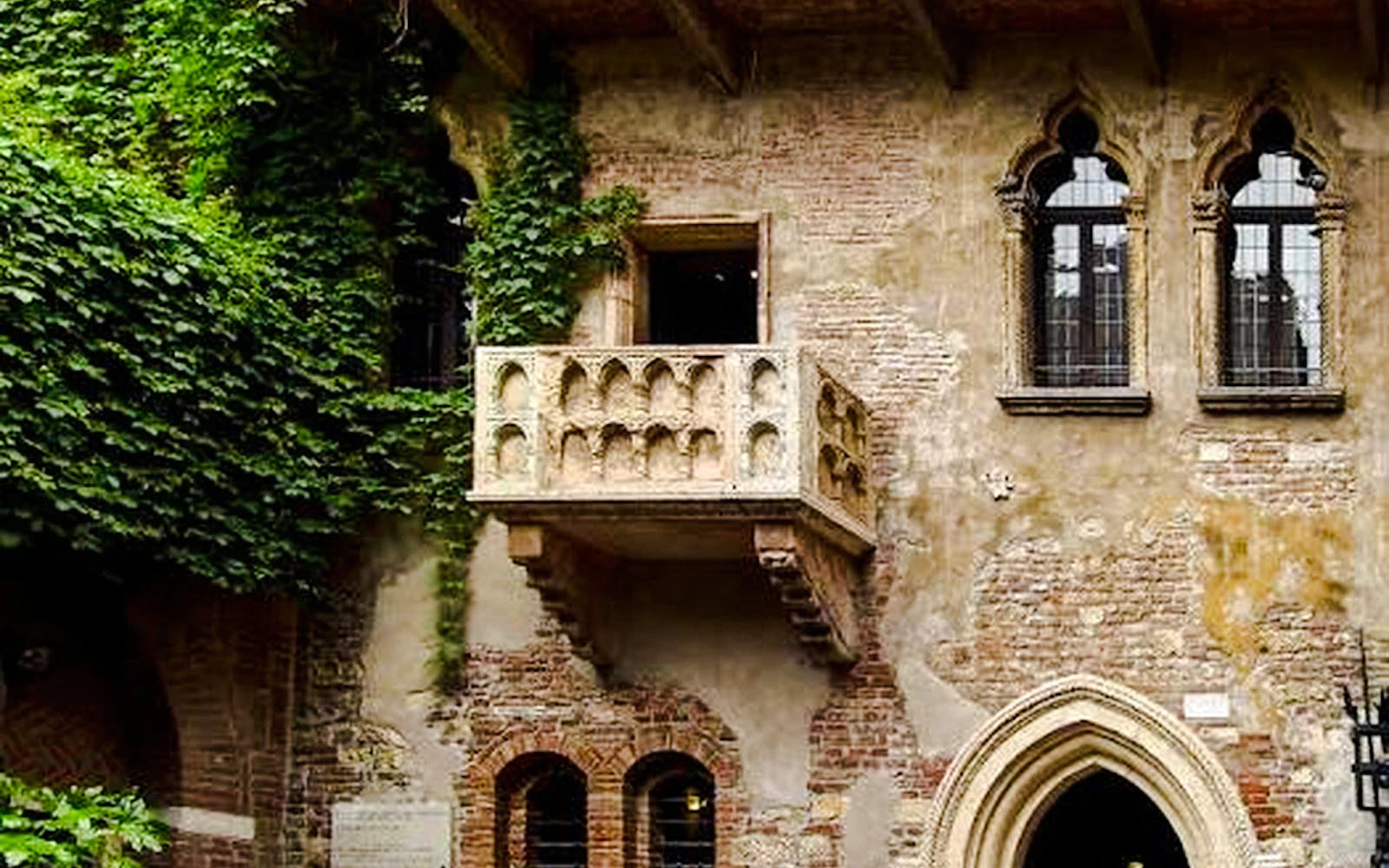 Juliet's Courtyard and Verona Teatro Tickets Image 3