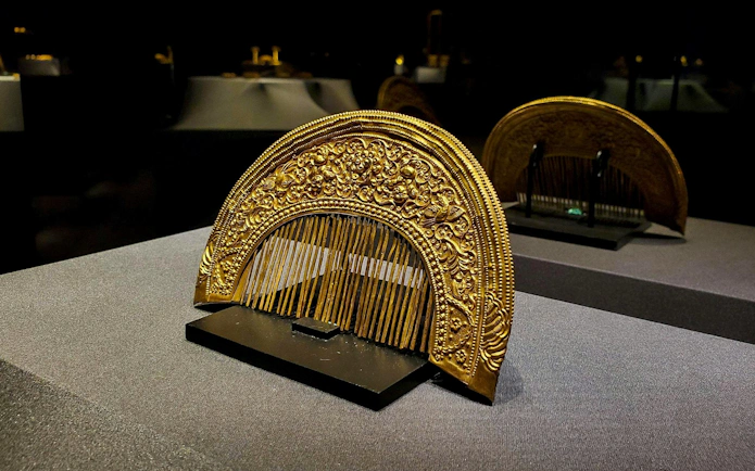 Golden ornate comb artefact at Shanghai Guanfu Museum.
