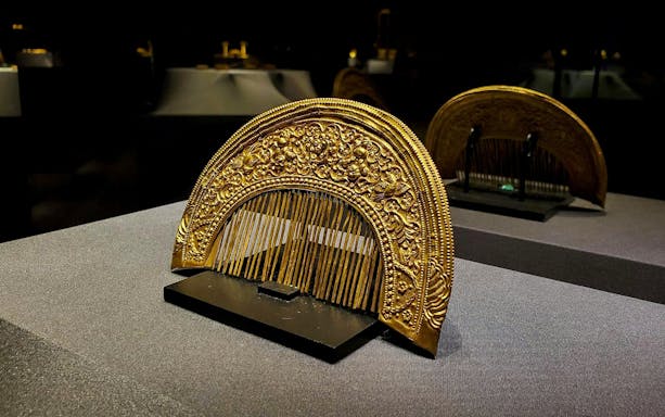 Golden ornate comb artefact at Shanghai Guanfu Museum.