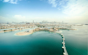 Aerial view of Palm Jumeirah and Dubai skyline near Atlantis, featuring The Dubai Balloon.