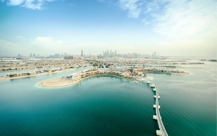 Aerial view of Palm Jumeirah and Dubai skyline near Atlantis, featuring The Dubai Balloon.