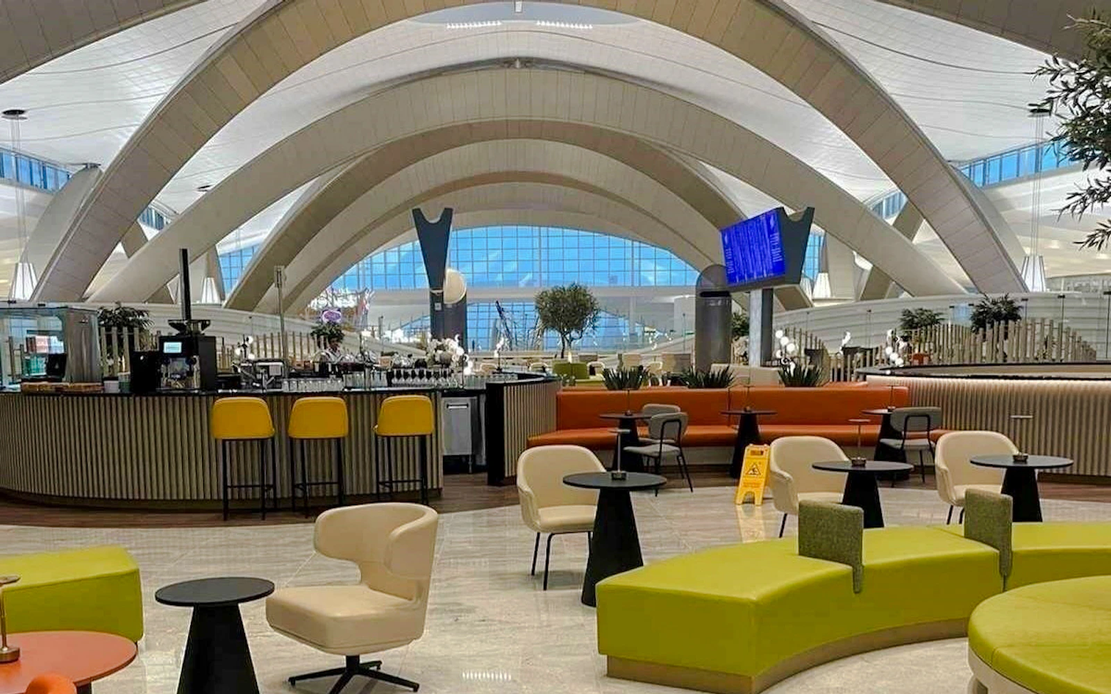 Abu Dhabi International Airport (AUH): Pearl Lounge Access