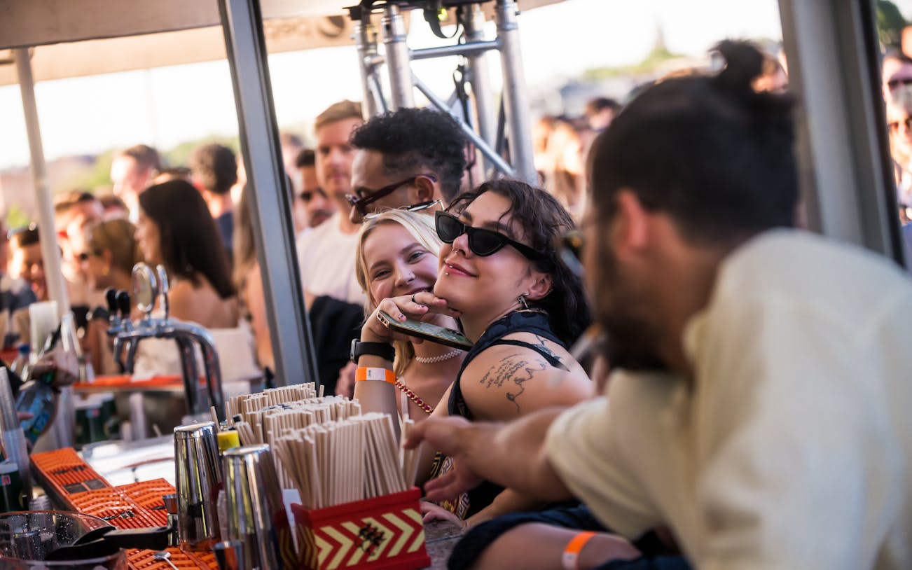 krakow rooftop party & 1 hour unlimited alcohol club crawl-1