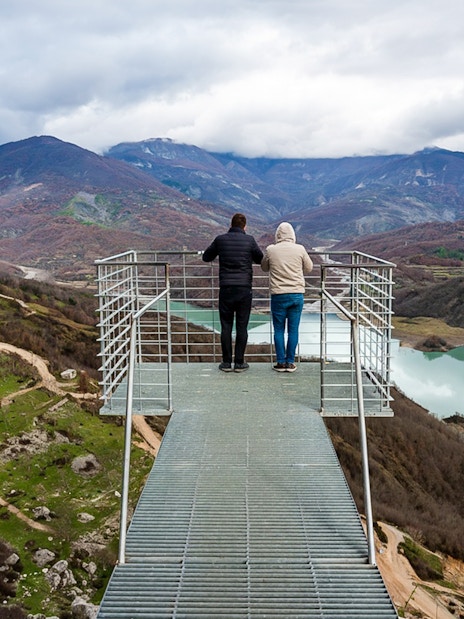 Guests at viewpoint overlooking Bovilla Lake and surrounding mountains.
