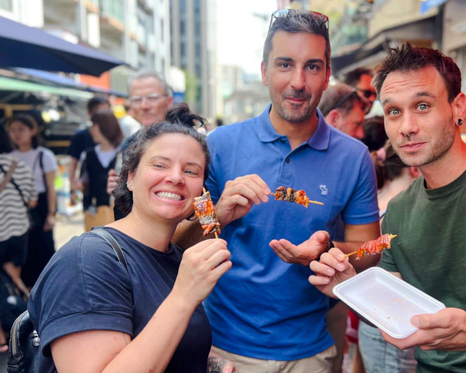 Tokyo Food Tour: Tsukiji Fish Market Walking Tour with Temple Visit