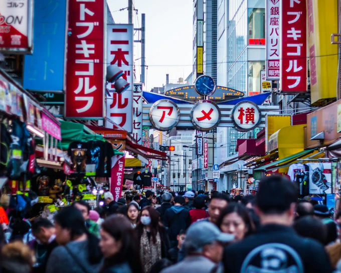 Tokyo Ueno Park and Ameyoko Guided Walking Tour with Street Food Tastings and Historical Insights