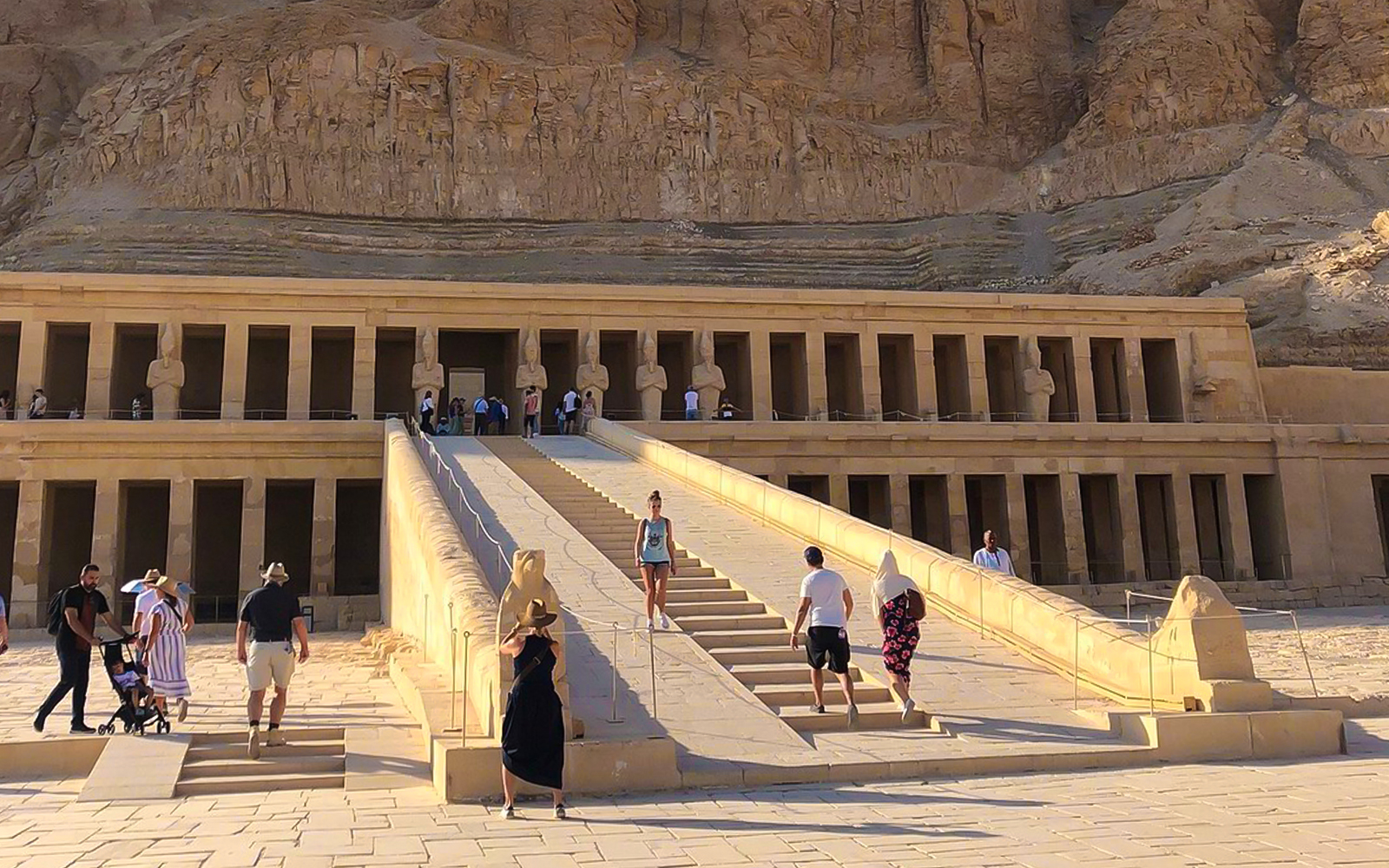 Full-Day Guided Tour of Valley of the Kings from Hurghada with Lunch & Transfers