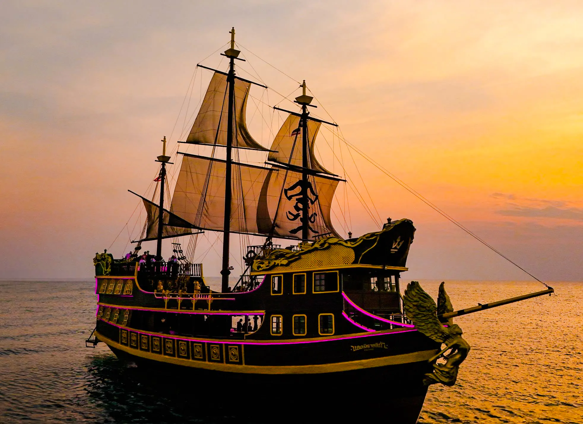 Pirate ship sailing at sunset on the Lord Black Pearl Pattaya day tour.