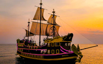 Pirate ship sailing at sunset on the Lord Black Pearl Pattaya day tour.