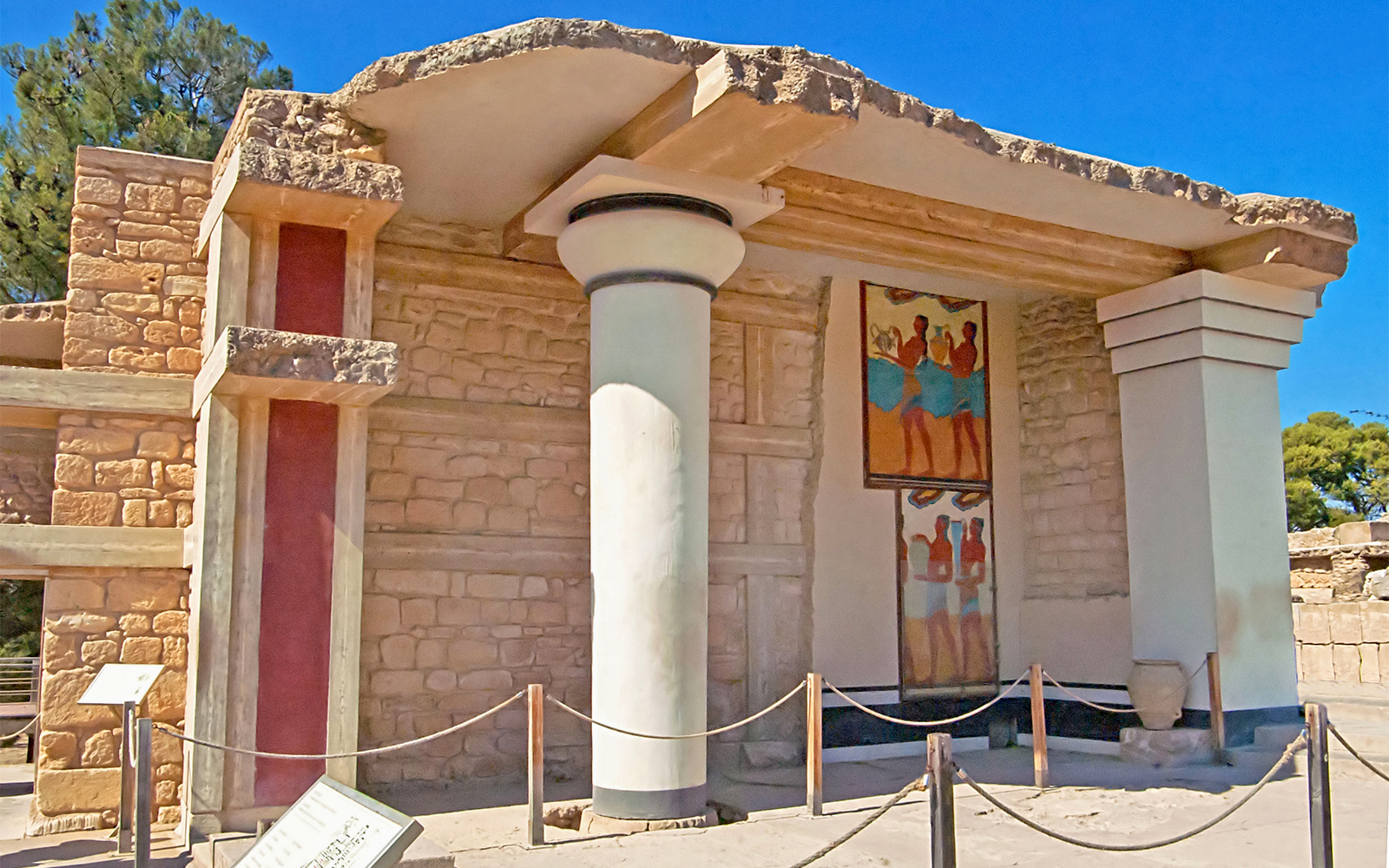 South Propylon inside Knossos Palace